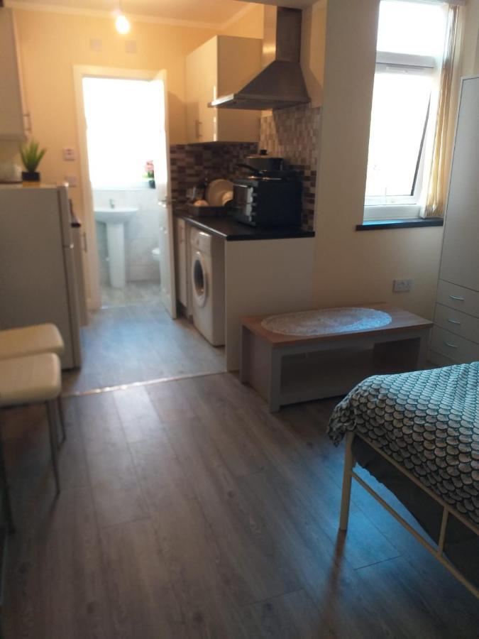 Self-Contained Studio Flat Bathrooms Kitchens Upgrade Locations To City Centre 15 Minutes Walking Distance Nottingham Universities Queen Hospitals City Hospitals Exterior foto