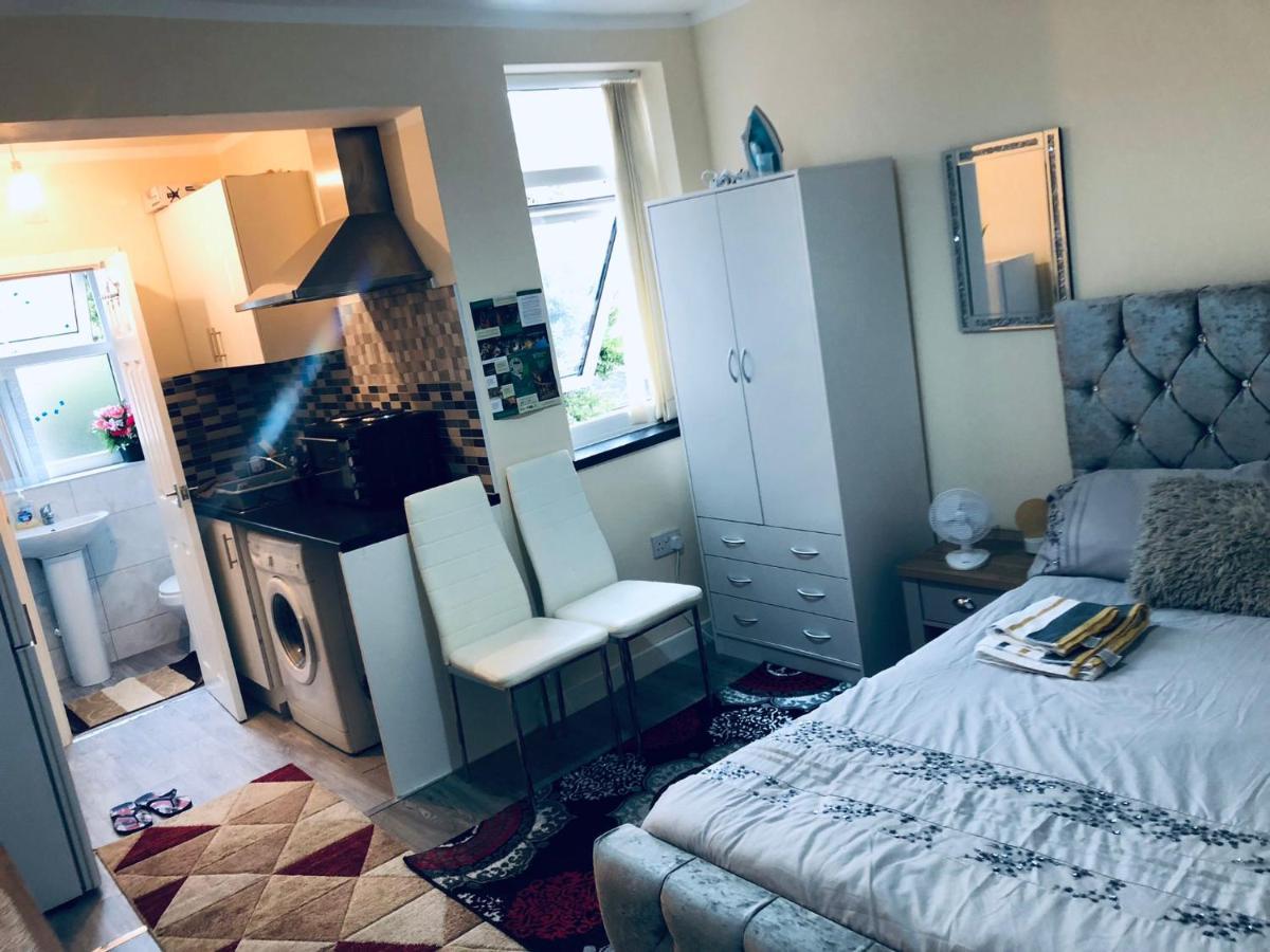 Self-Contained Studio Flat Bathrooms Kitchens Upgrade Locations To City Centre 15 Minutes Walking Distance Nottingham Universities Queen Hospitals City Hospitals Exterior foto